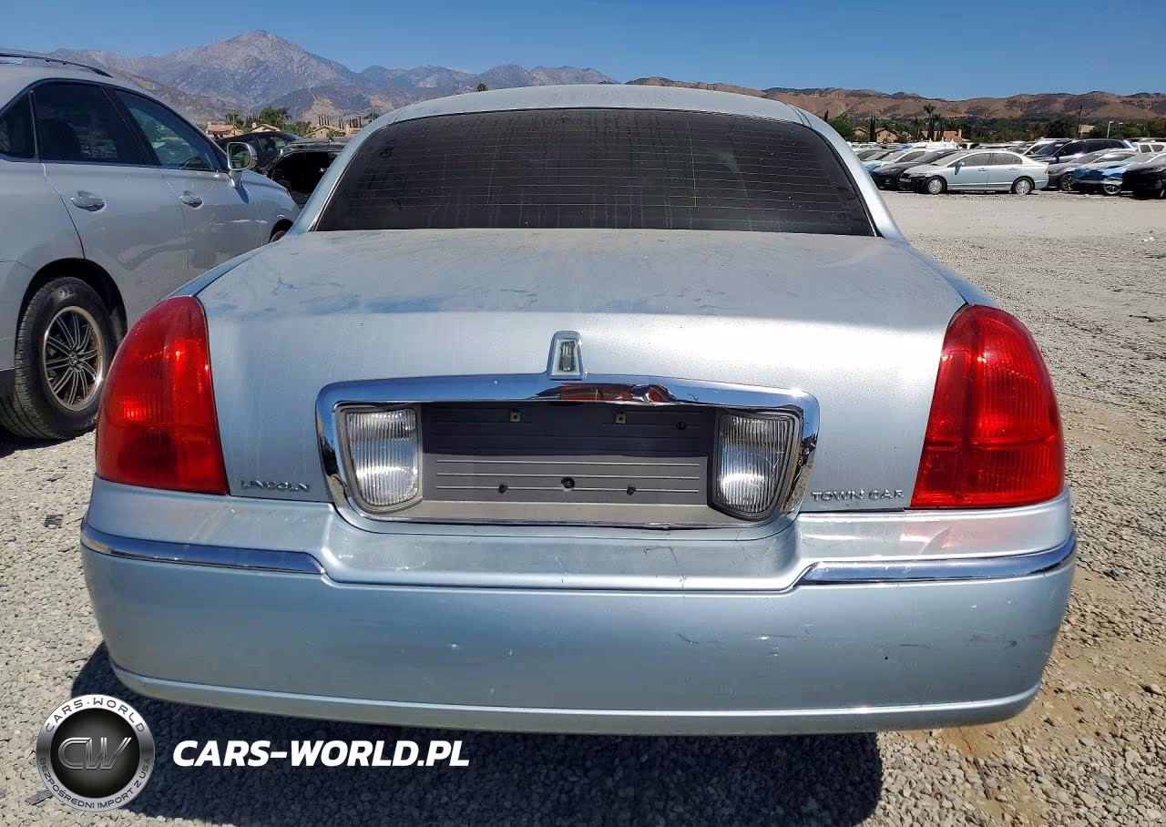 2007 Lincoln Town Car Signature Limited VIN:1LNHM82W07Y606820 - 6