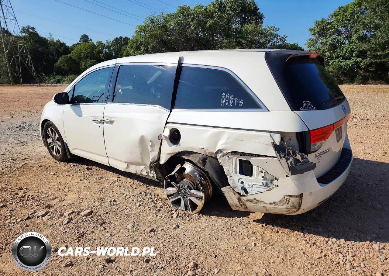2015 Honda Odyssey Touring VIN:5FNRL5H95FB122832 - 2