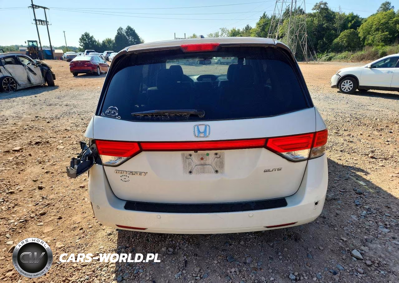 2015 Honda Odyssey Touring VIN:5FNRL5H95FB122832 - 6