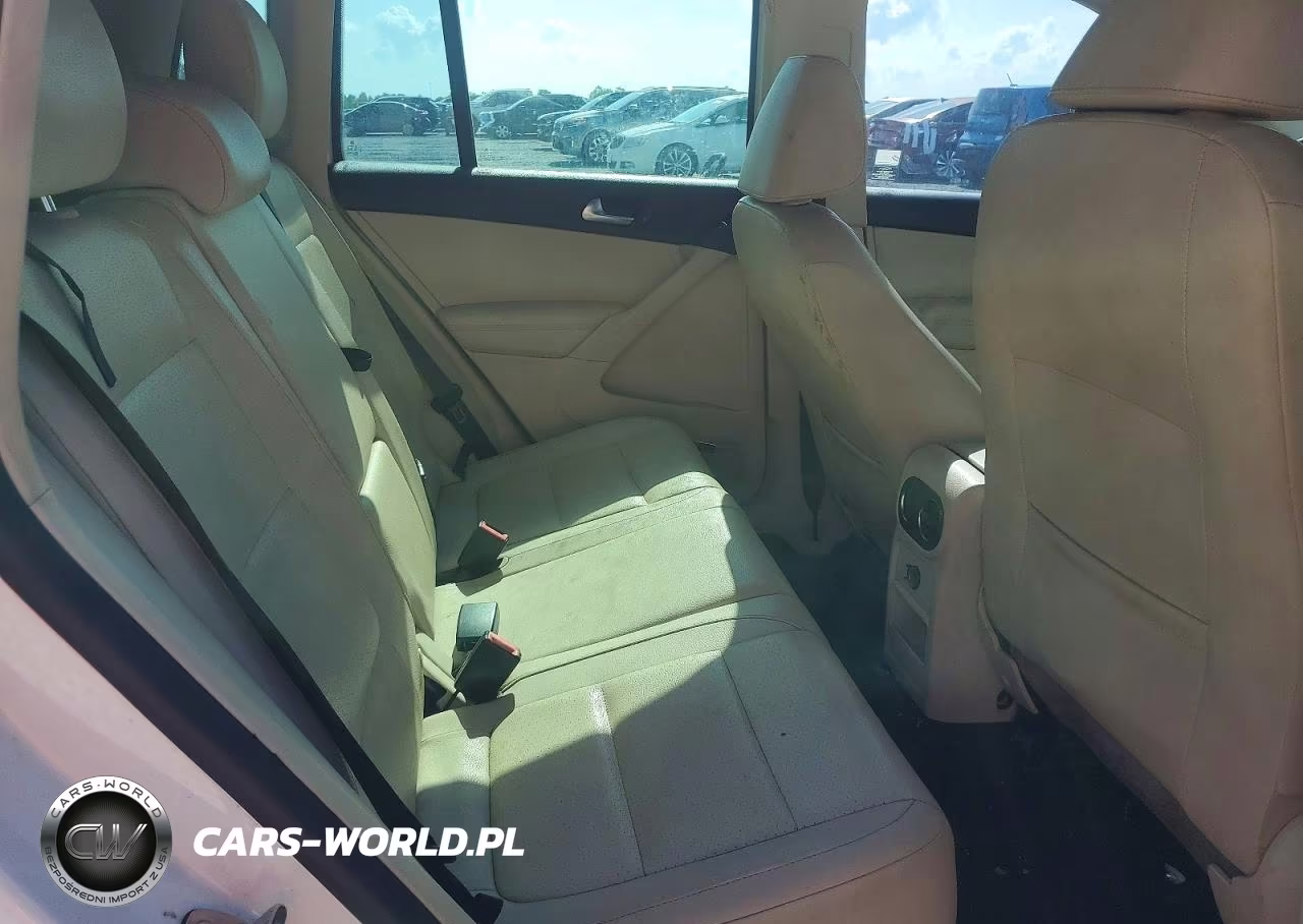 2015 Volkswagen Tiguan S VIN:WVGAV7AX9FW593045 - 11