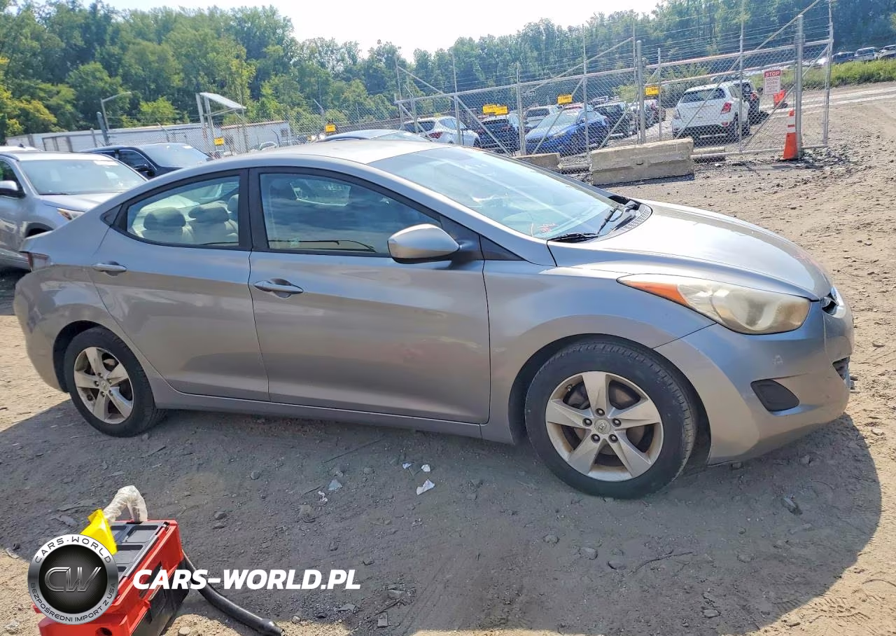 2011 Hyundai Elantra Gls VIN:KMHDH4AE8BU094809 - 4