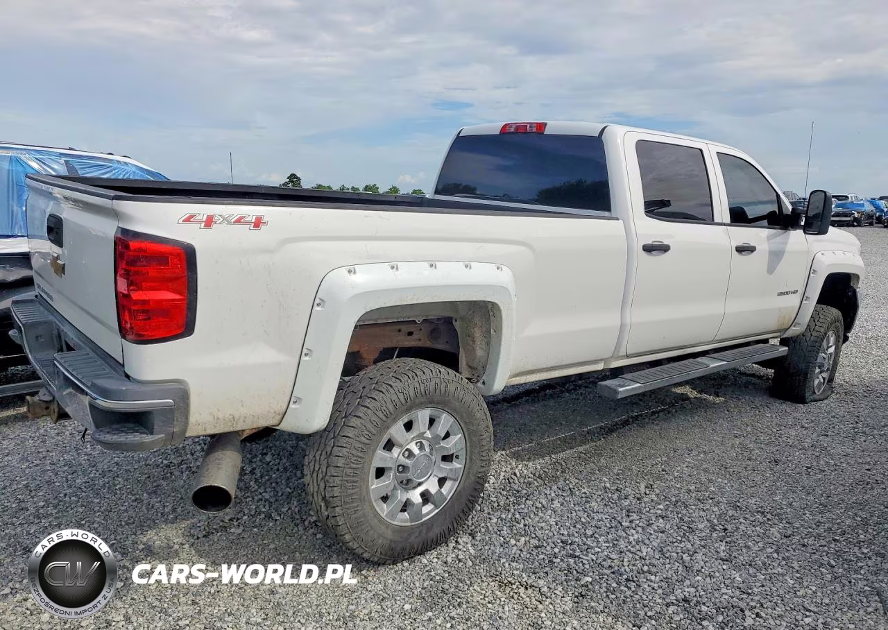 2015 Chevrolet Silverado K2500 Heavy Duty VIN:1GC1KUE8XFF182431 - 3