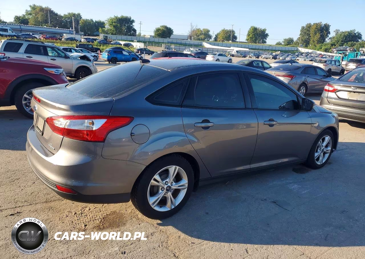 2014 Ford Focus Se VIN:1FADP3F23EL121964 - 3