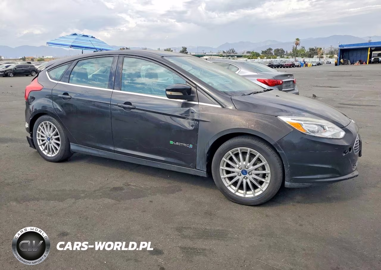 2013 Ford Focus VIN:1FADP3R42DL126004 - 4