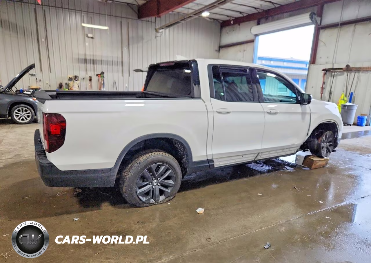 2023 Honda Ridgeline Sport VIN:5FPYK3F1XPB044198 - 3