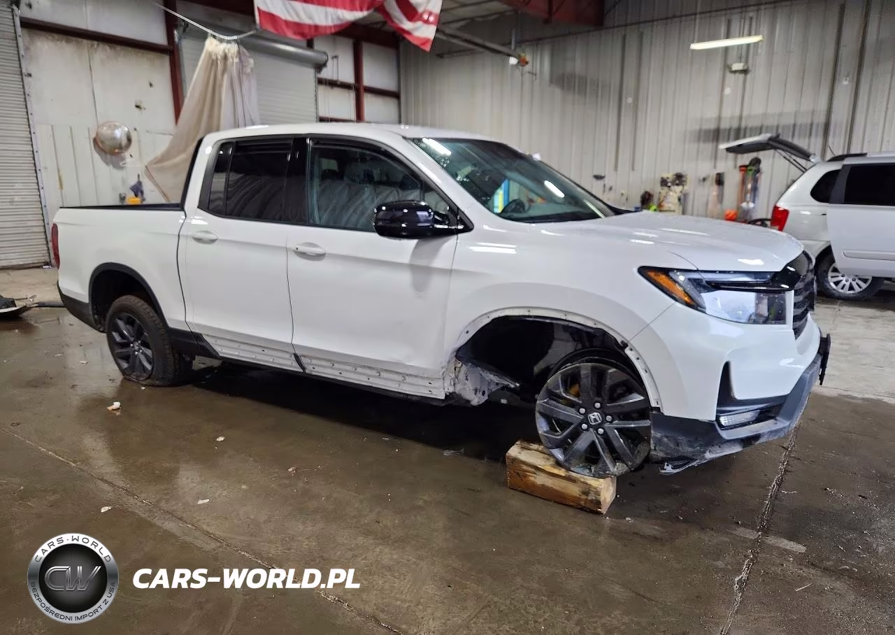 2023 Honda Ridgeline Sport VIN:5FPYK3F1XPB044198 - 4