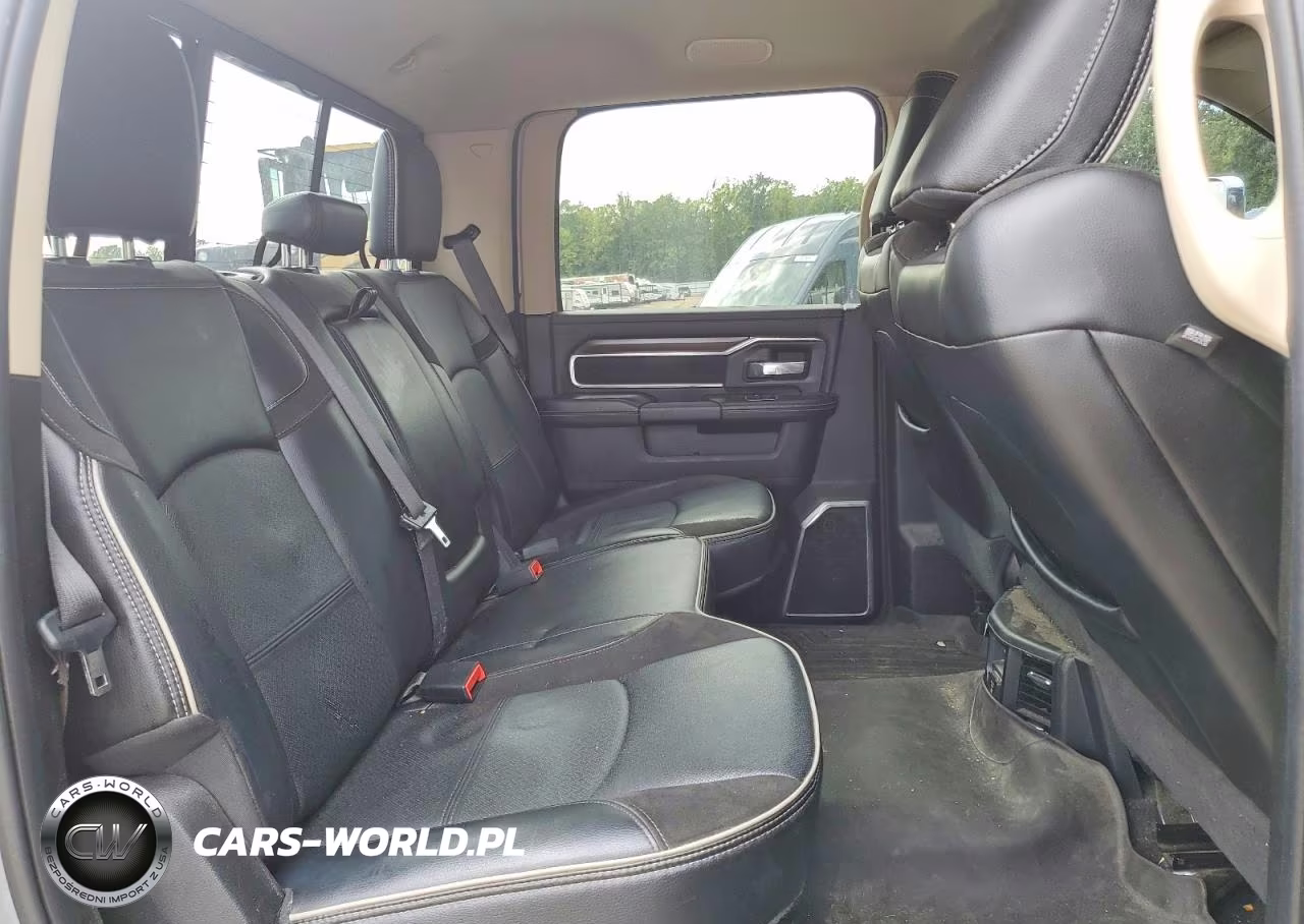 2022 Ram 3500 Laramie VIN:3C63R3JL1NG388931 - 10