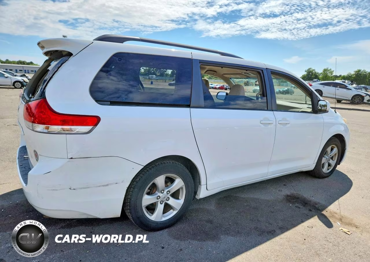 2012 Toyota Sienna Le VIN:5TDKK3DC7CS216289 - 3