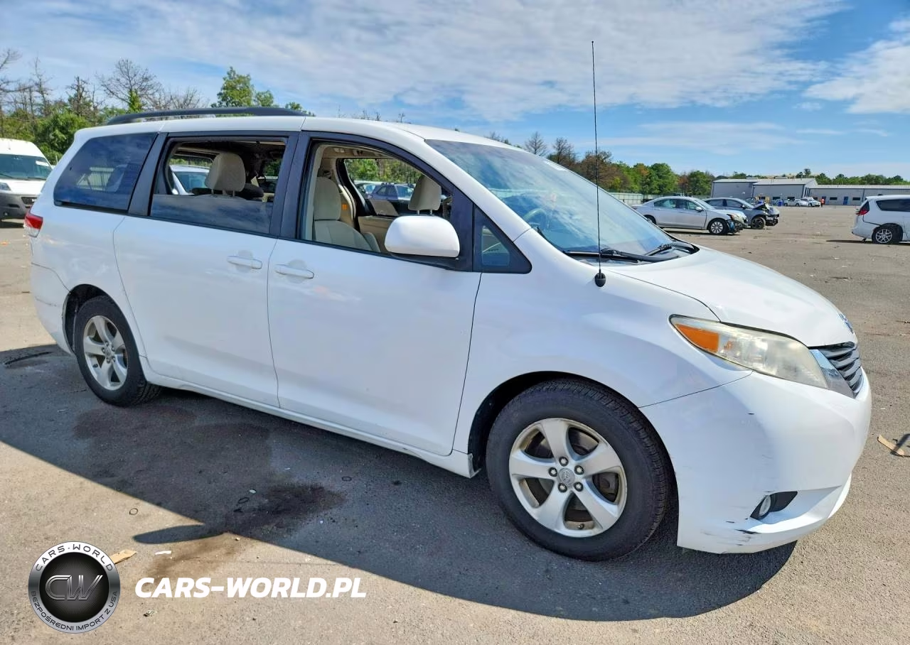 2012 Toyota Sienna Le VIN:5TDKK3DC7CS216289 - 4