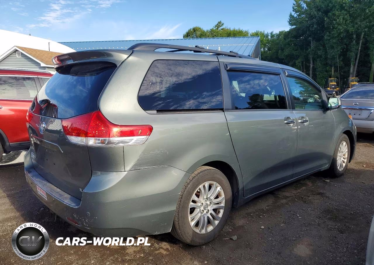 2013 Toyota Sienna Xle 8-Passenger VIN:5TDYK3DC9DS386259 - 3