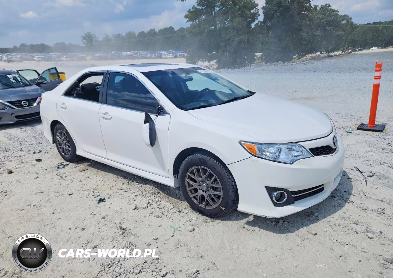 2014 Toyota Camry Se VIN:4T1BF1FK3EU796549 - 4