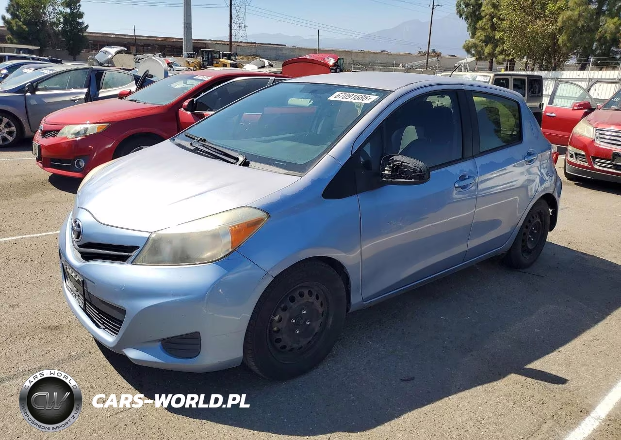 2013 Toyota Yaris 5-Door Le