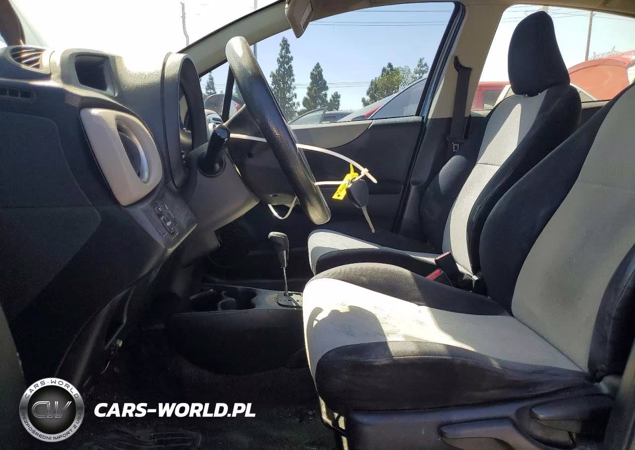 2013 Toyota Yaris 5-Door Le VIN:JTDKTUD32DD548754 - 7