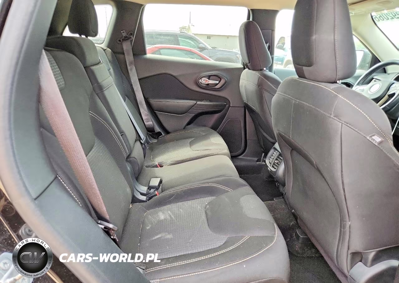 2015 Jeep Cherokee Latitude VIN:1C4PJMCS7FW709238 - 11