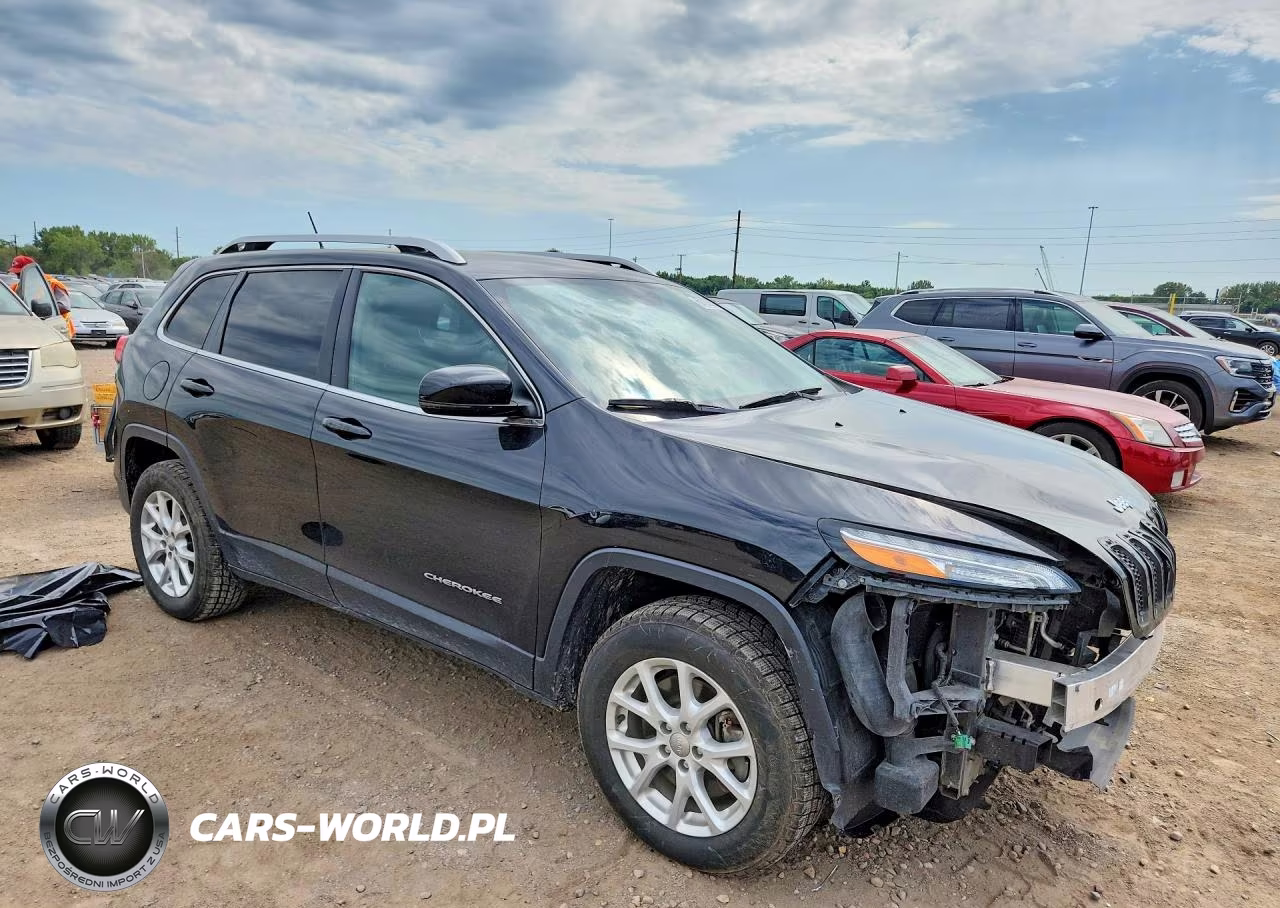 2015 Jeep Cherokee Latitude VIN:1C4PJMCS7FW709238 - 4