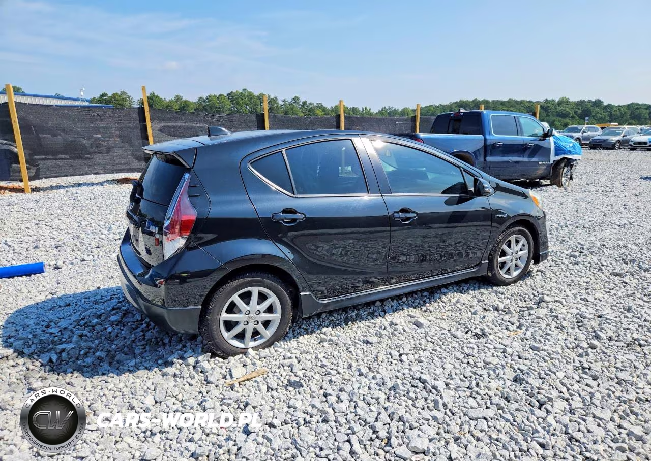 2017 Toyota Prius C One VIN:JTDKDTB34H1595012 - 3