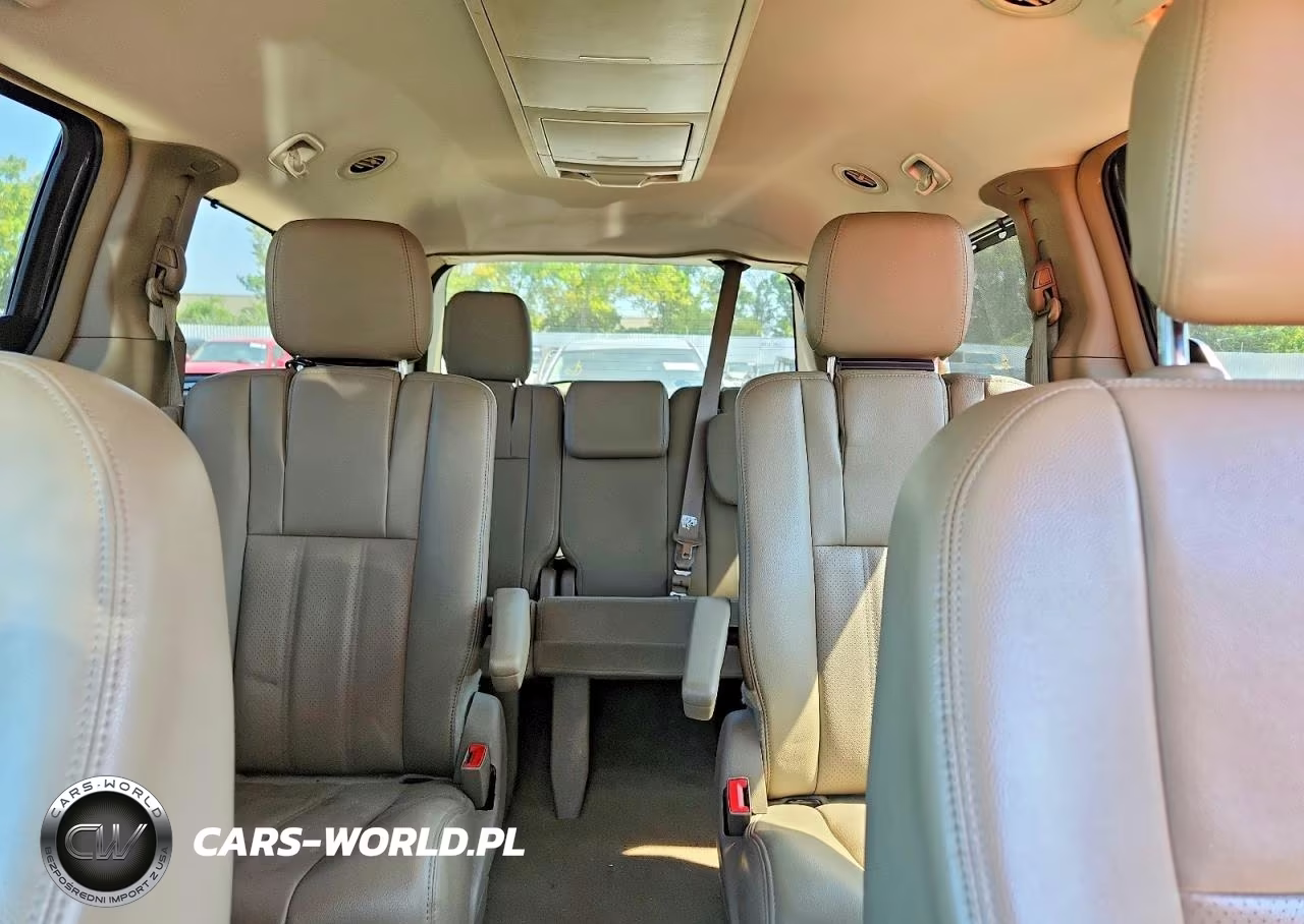2014 Chrysler Town & Country Touring L VIN:2C4RC1CG1ER339070 - 10