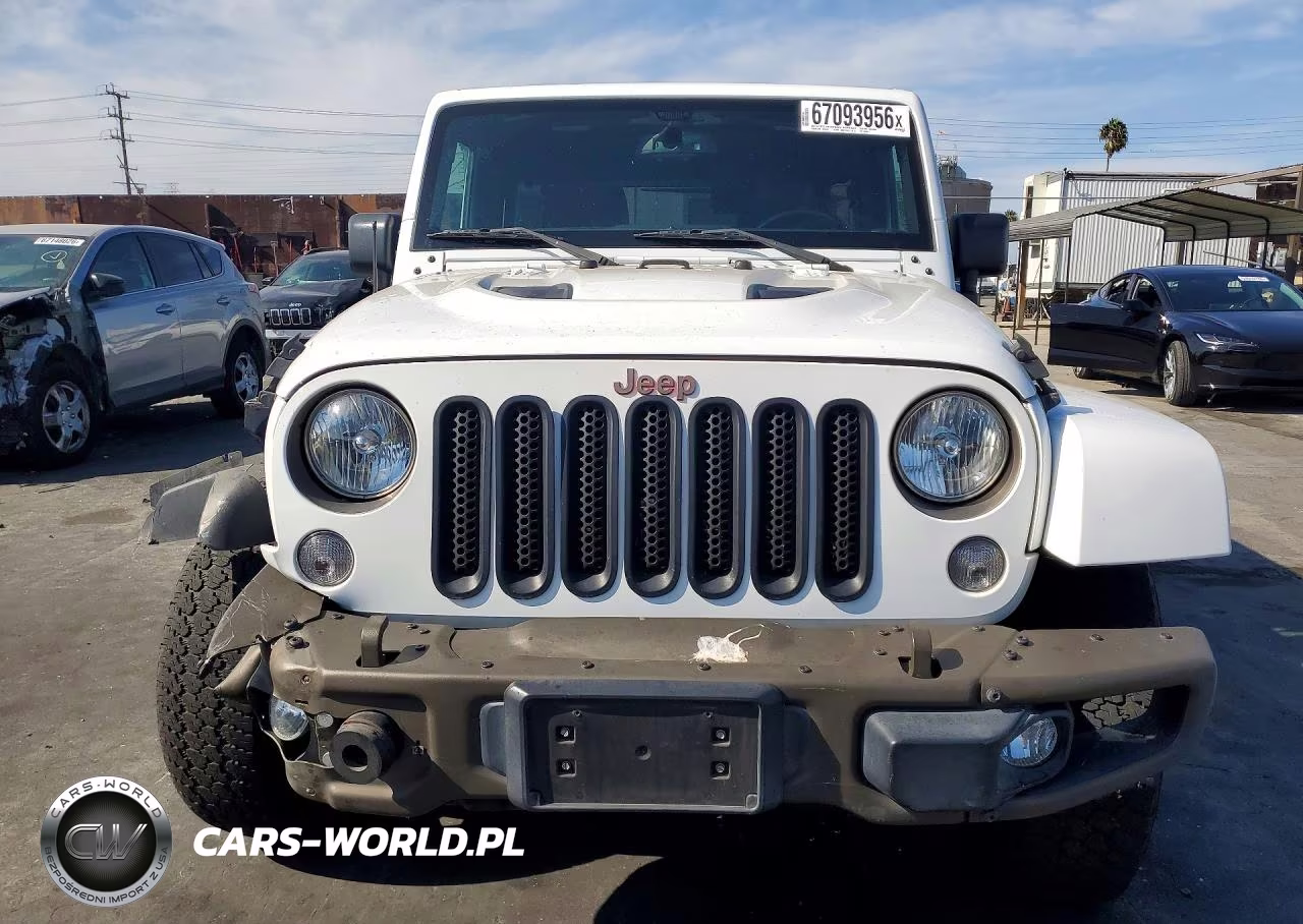 2016 Jeep Wrangler Unlimited Sahara VIN:1C4HJWEG2GL337383 - 5