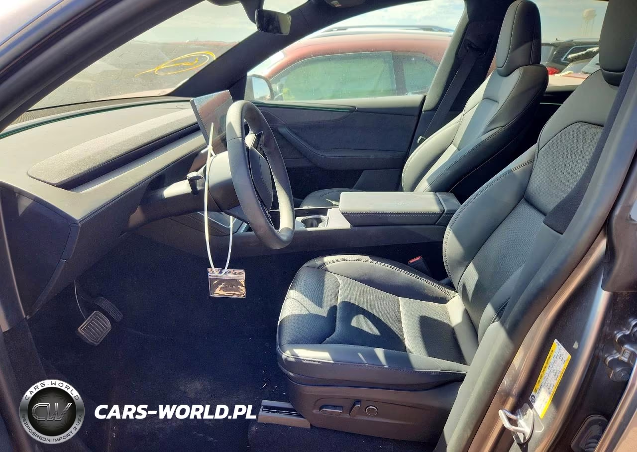 2026 Tesla Model Y VIN:7SAYGDED4TF612082 - 7
