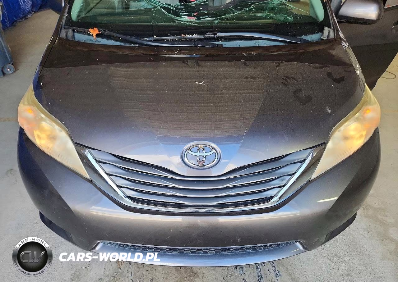 2011 Toyota Sienna Xle 8-Passenger VIN:5TDYK3DC3BS100810 - 12