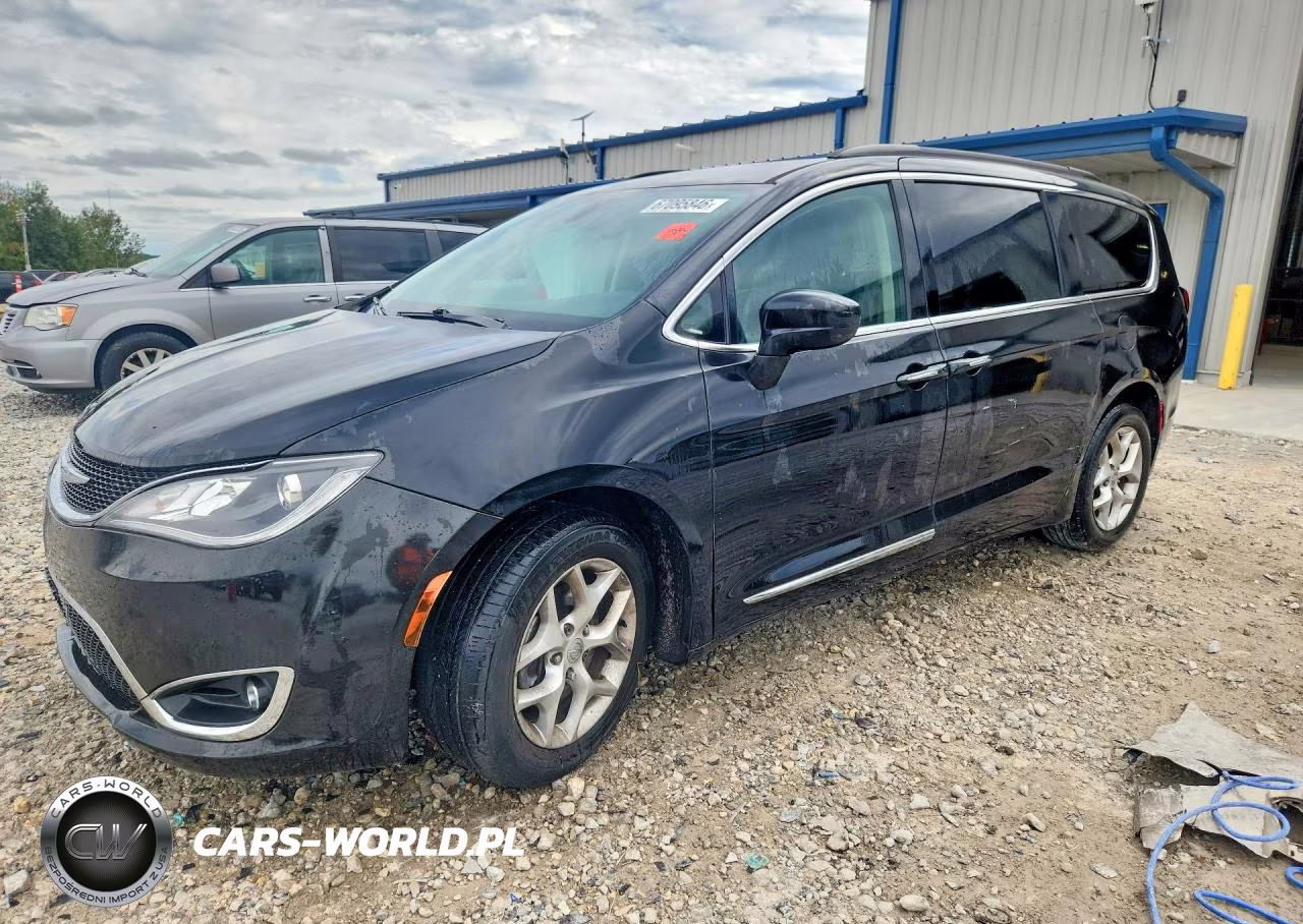2017 Chrysler Pacifica Touring L – zdjęcie 1 z 13