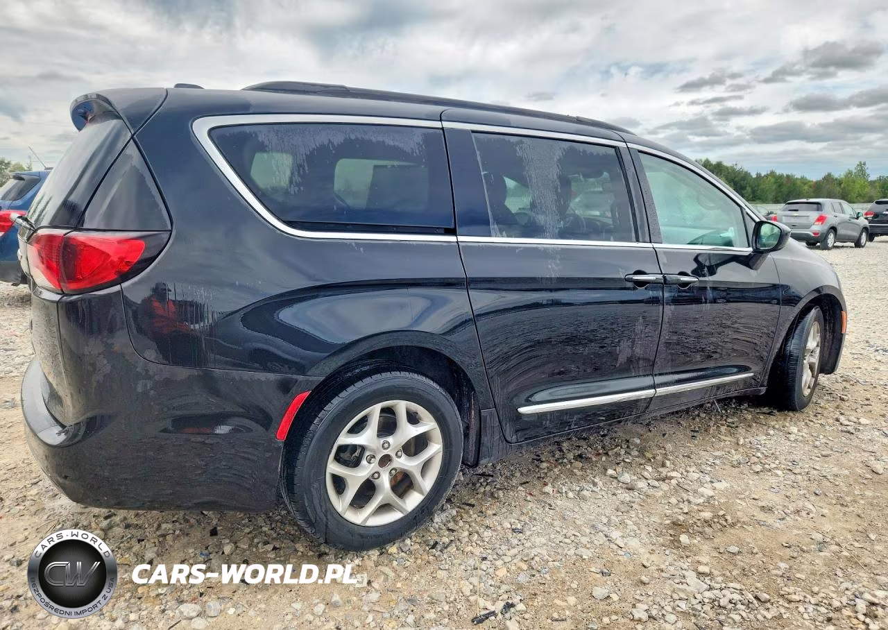 2017 Chrysler Pacifica Touring L VIN:2C4RC1BG1HR670771 - 3