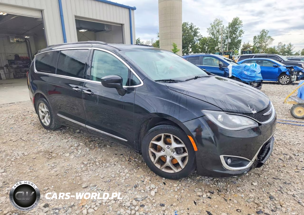 2017 Chrysler Pacifica Touring L VIN:2C4RC1BG1HR670771 - 4