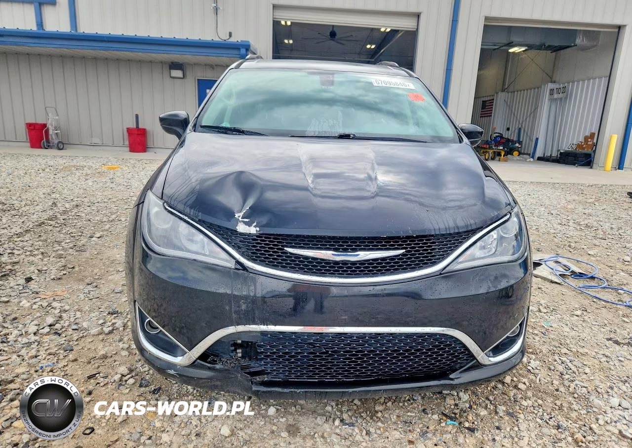 2017 Chrysler Pacifica Touring L VIN:2C4RC1BG1HR670771 - 5