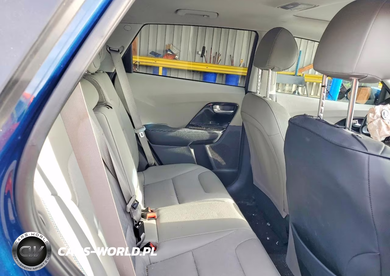 2021 Kia Niro Touring VIN:KNDCC3LC7M5477156 - 10