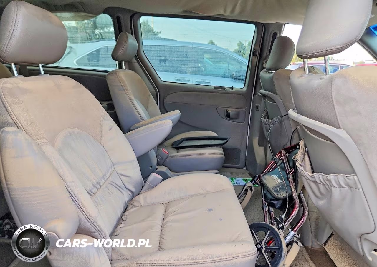 2002 Chrysler Town & Country Limited VIN:2C8GP64L42R711581 - 11