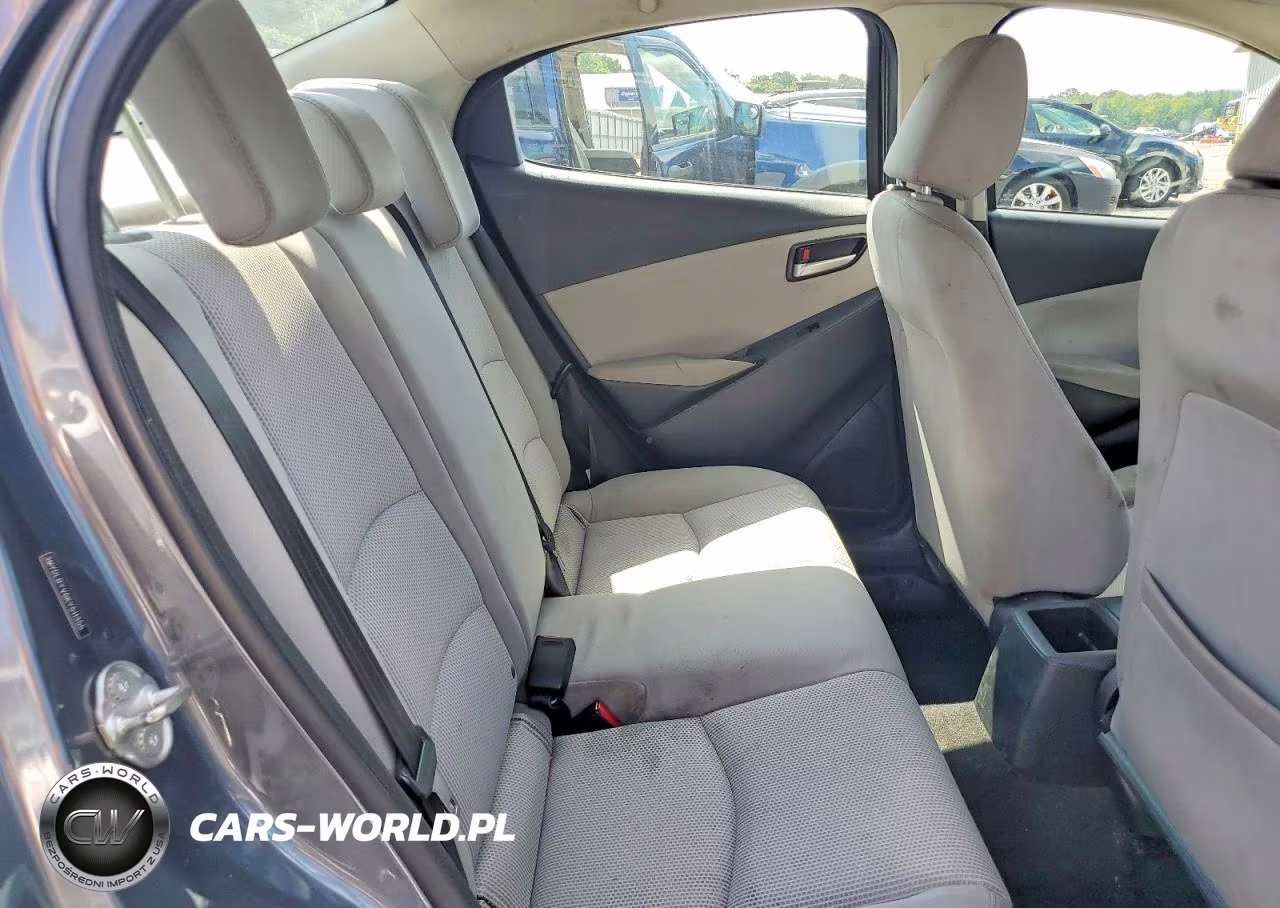 2019 Toyota Yaris Le VIN:3MYDLBYV6KY511355 - 10