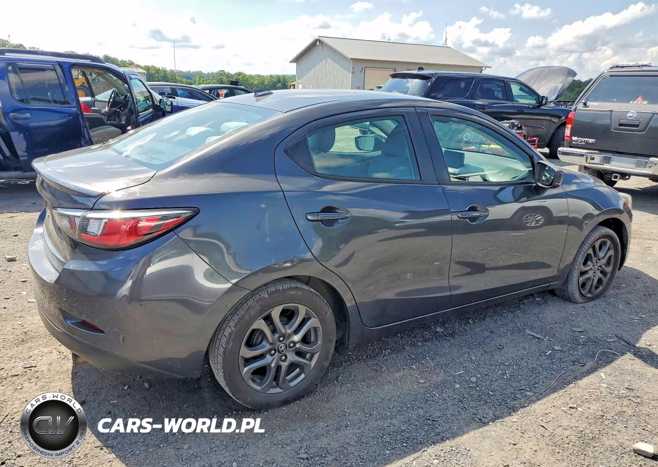2019 Toyota Yaris Le VIN:3MYDLBYV6KY511355 - 3