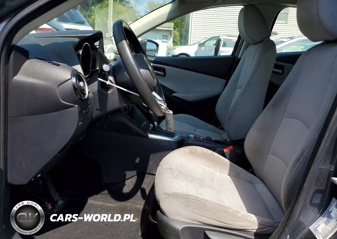 2019 Toyota Yaris Le VIN:3MYDLBYV6KY511355 - 7