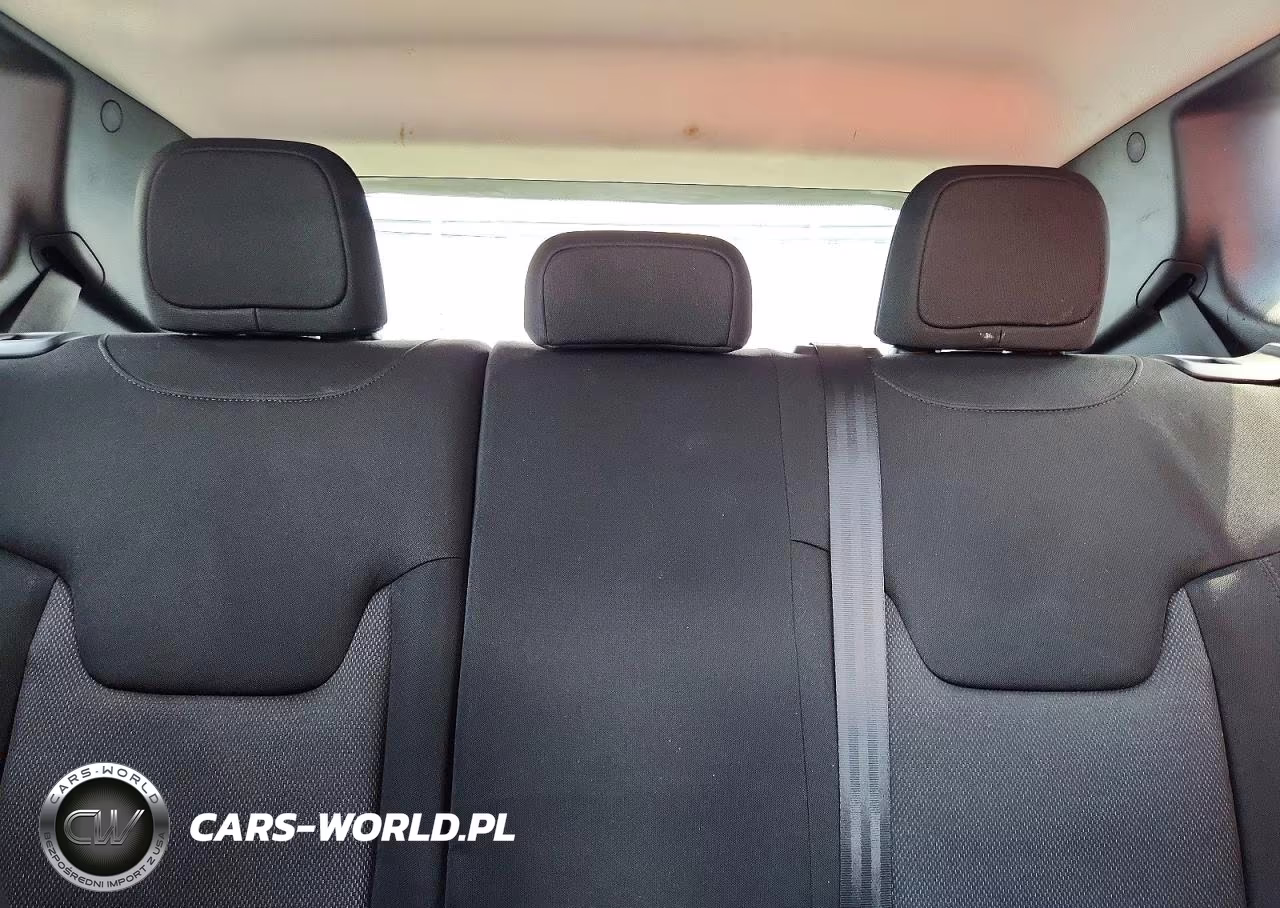 2018 Jeep Renegade Sport VIN:ZACCJBABXJPH46361 - 10