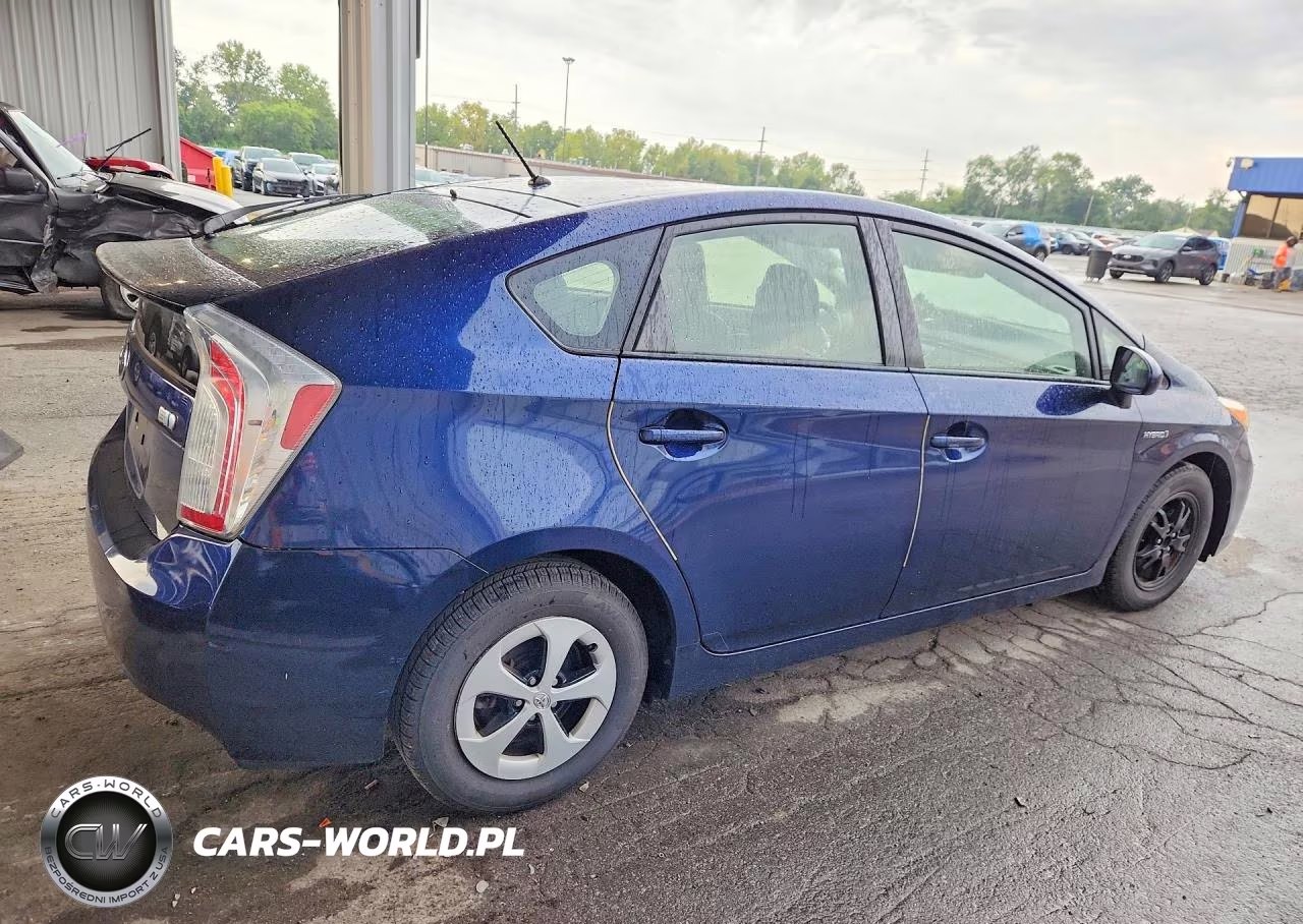 2015 Toyota Prius Two VIN:JTDKN3DU4F1967545 - 3