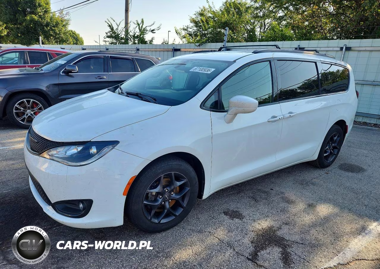 2019 Chrysler Pacifica Touring L Plus