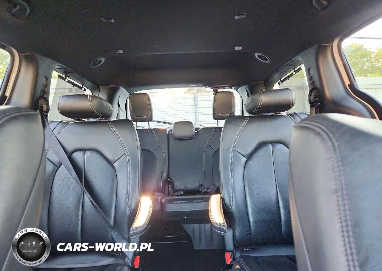 2019 Chrysler Pacifica Touring L Plus VIN:2C4RC1EGXKR613990 - 10