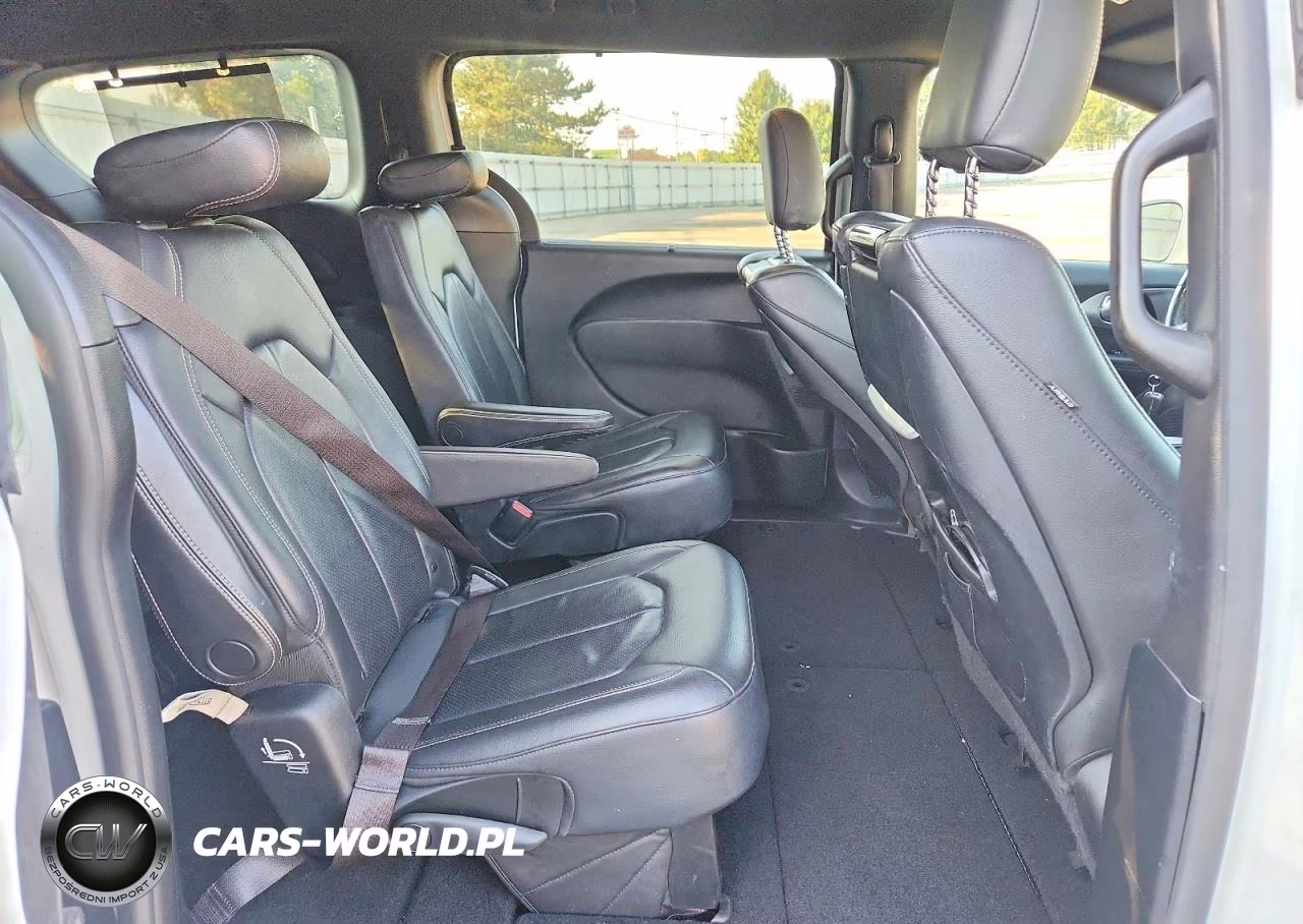 2019 Chrysler Pacifica Touring L Plus VIN:2C4RC1EGXKR613990 - 11