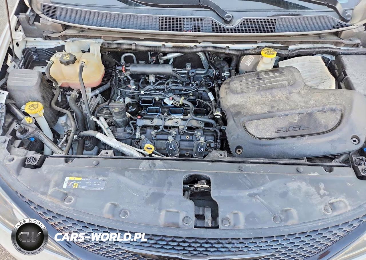 2019 Chrysler Pacifica Touring L Plus VIN:2C4RC1EGXKR613990 - 12