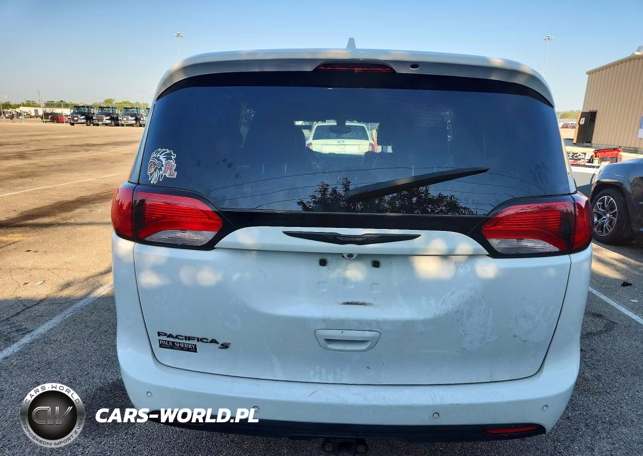 2019 Chrysler Pacifica Touring L Plus VIN:2C4RC1EGXKR613990 - 6