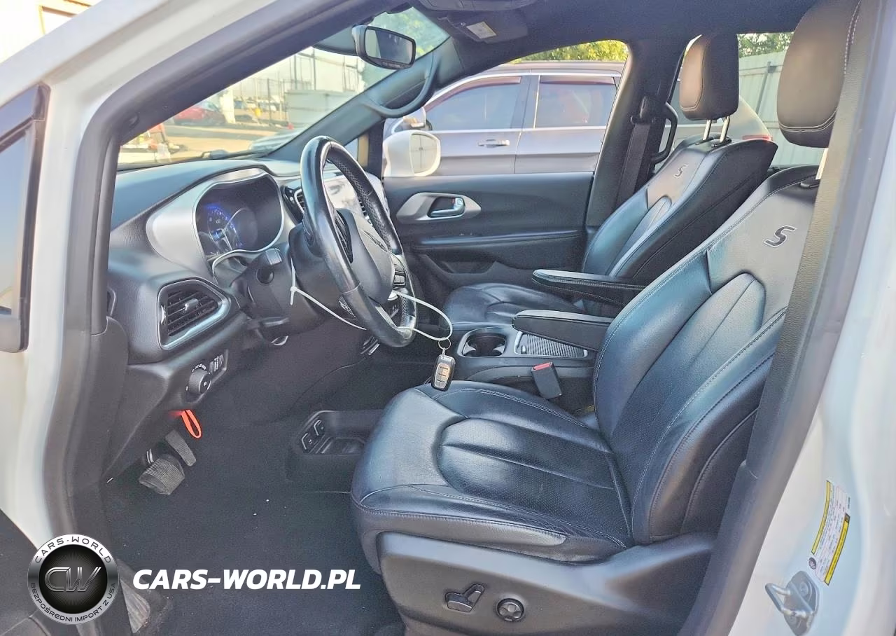 2019 Chrysler Pacifica Touring L Plus VIN:2C4RC1EGXKR613990 - 7