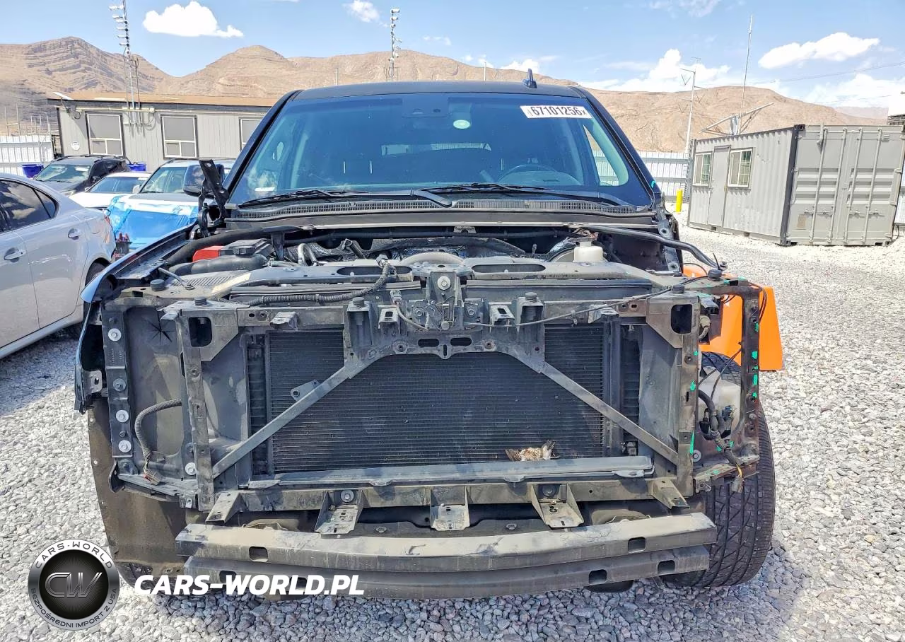 2018 Chevrolet Subrban VIN:1GNSKHKCXJR105982 - 5