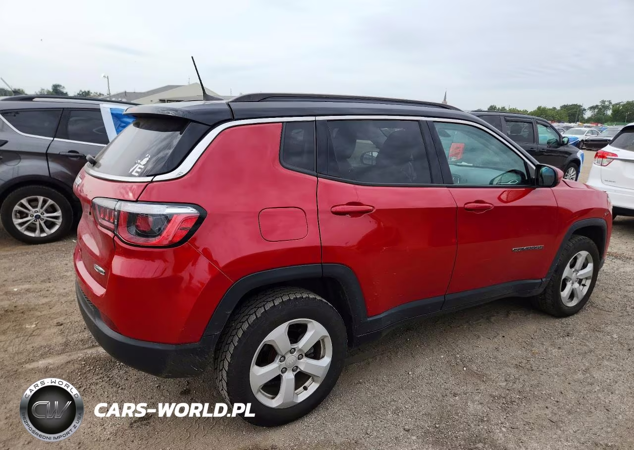 2018 Jeep Compass Latitude VIN:3C4NJDBB6JT456825 - 3