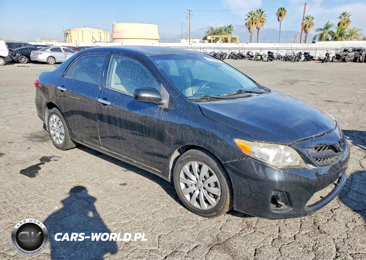 2013 Toyota Corolla Le VIN:JTDBU4EEXDJ119392 - 4
