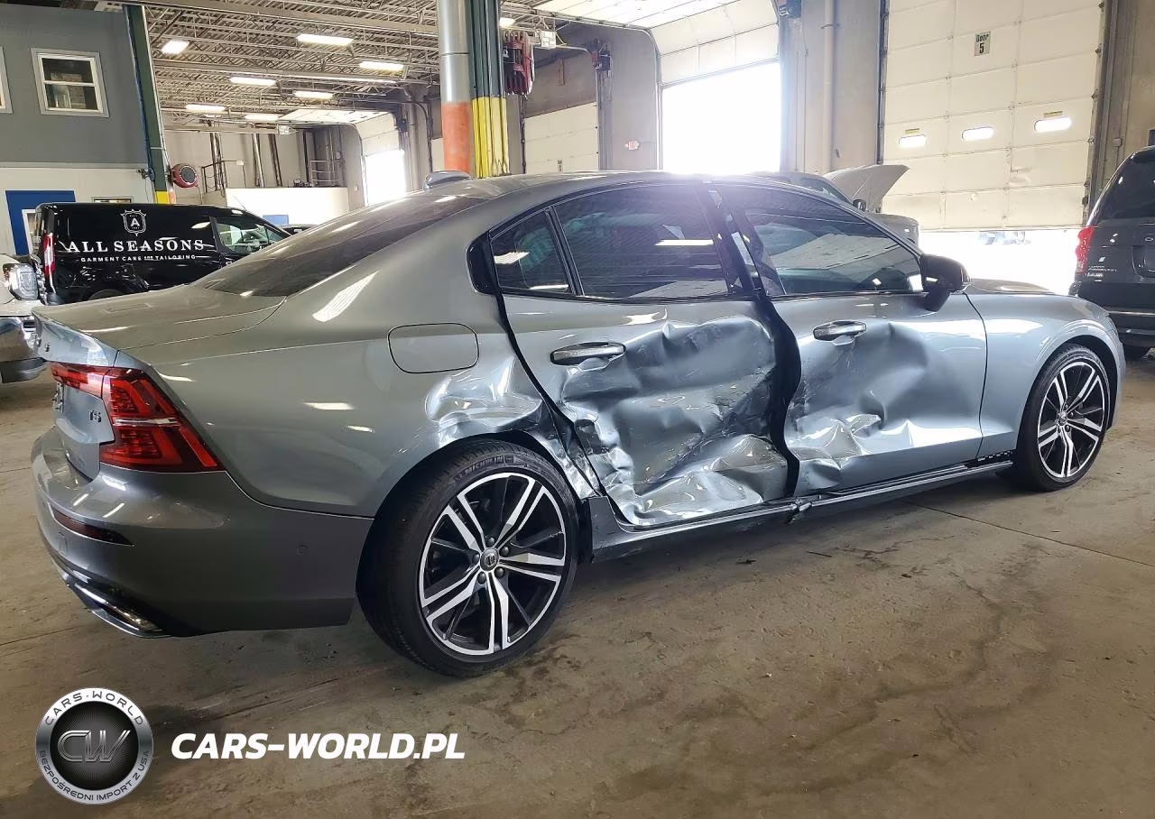 2021 Volvo S60 T5 R-Design VIN:7JR102FM0MG103959 - 3