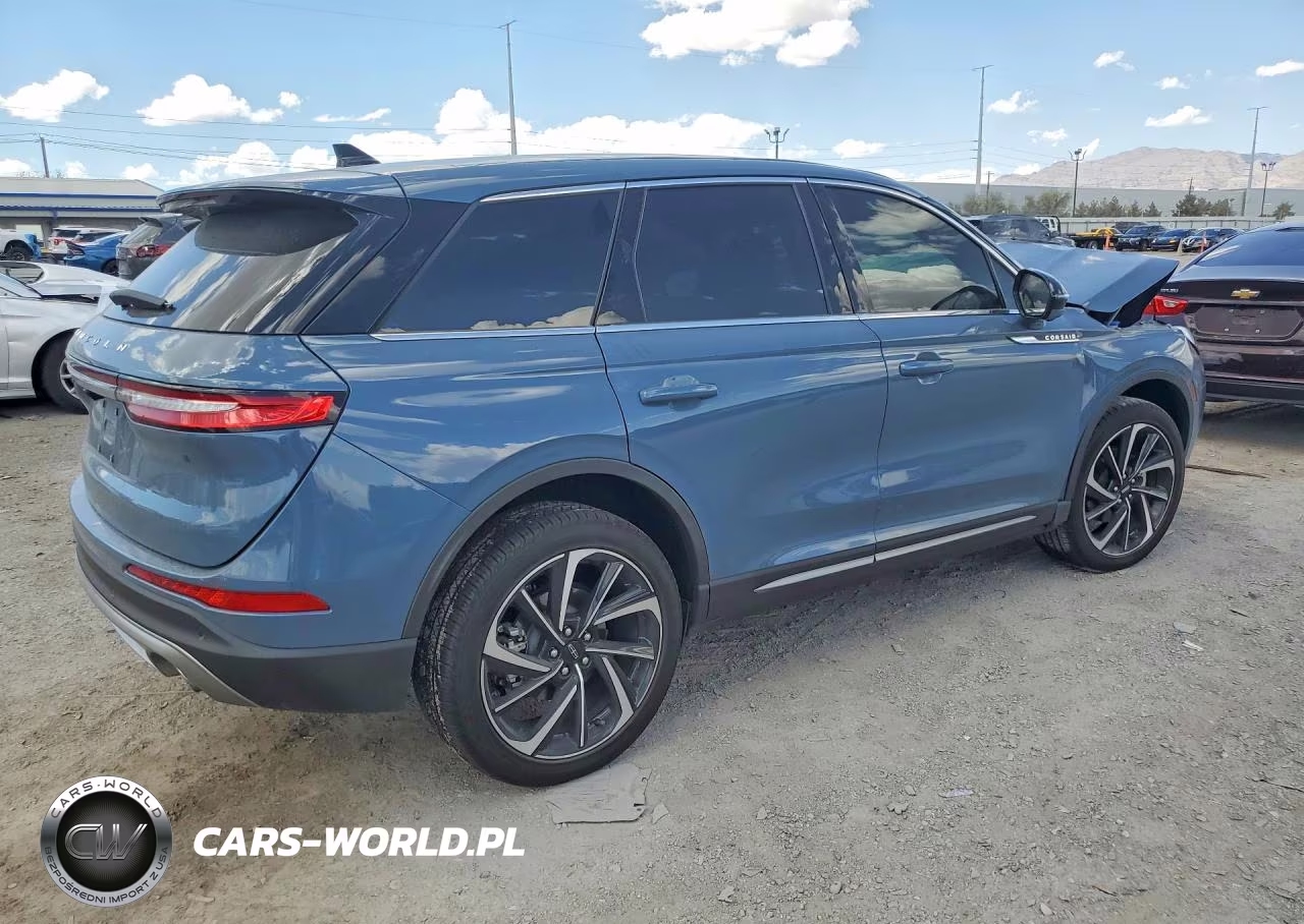 2025 Lincoln Corsair Reserve VIN:5LMCJ2CA8SUL04529 - 3