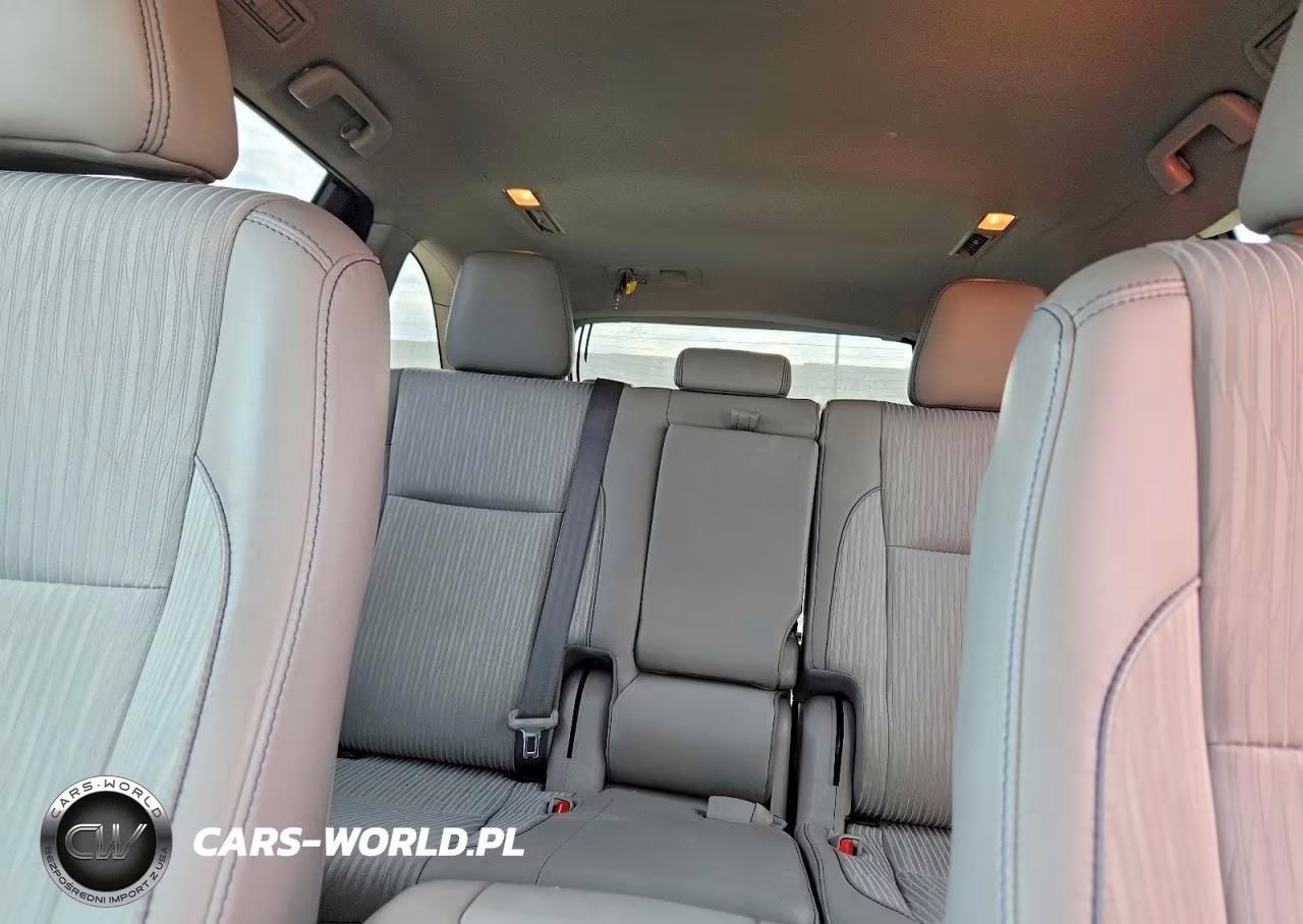 2018 Toyota Highlander Le Plus VIN:5TDBZRFH0JS826815 - 10