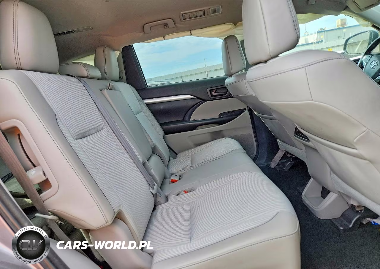 2018 Toyota Highlander Le Plus VIN:5TDBZRFH0JS826815 - 11