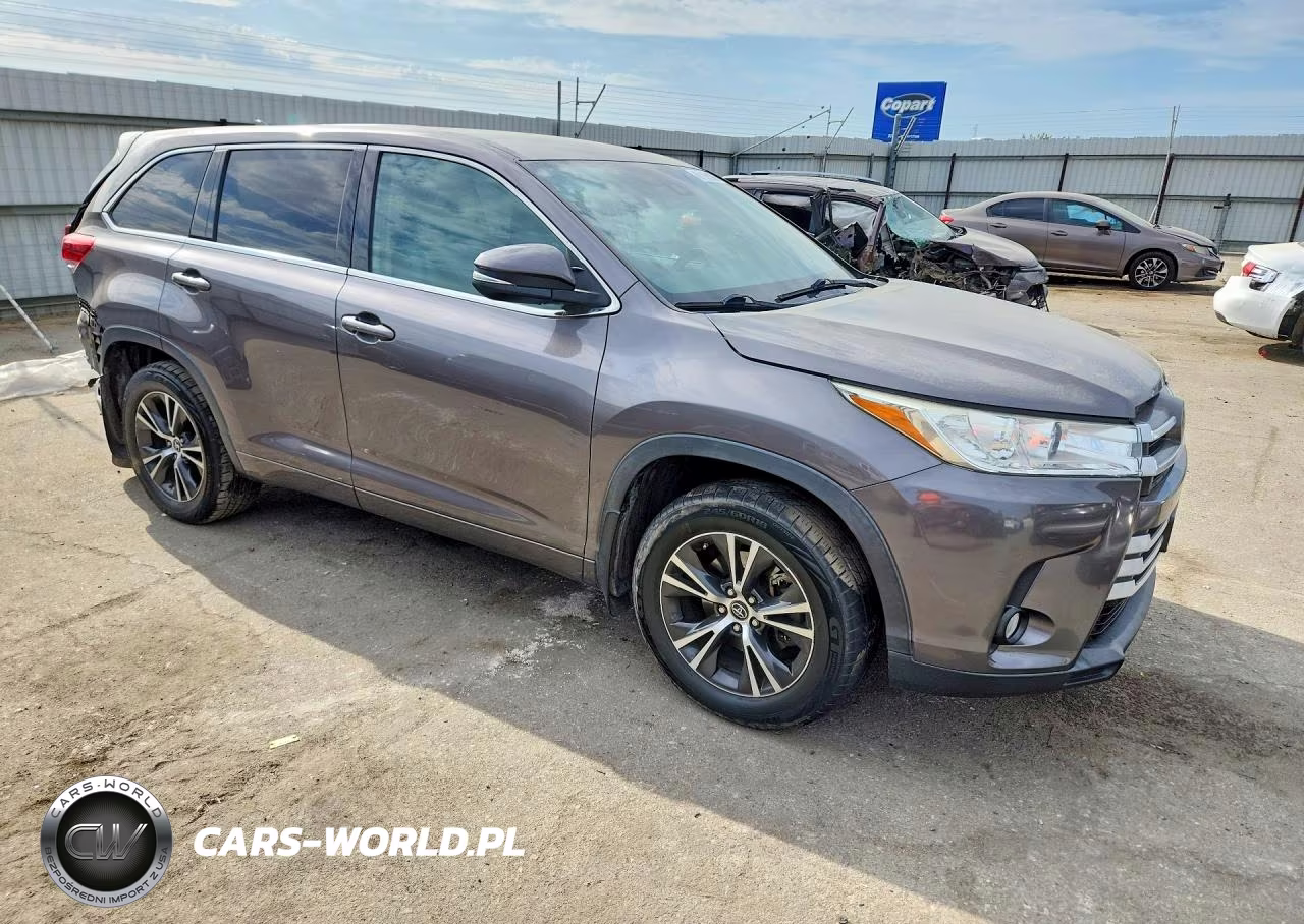 2018 Toyota Highlander Le Plus VIN:5TDBZRFH0JS826815 - 4