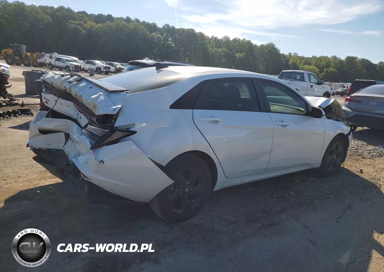 2022 Hyundai Elantra Sel VIN:5NPLM4AG5NH075811 - 3